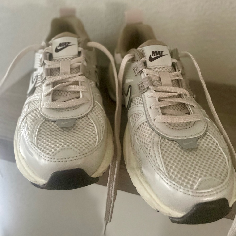 Nike V2K size 6 tan/cream/brown